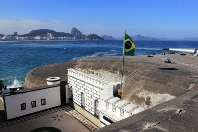 Le Fort de Copacabana: Une forteresse historique avec des vues imprenables sur l'océan!