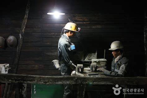 Le Musée du Charbon de Baotou: Un Voyage Fascinant dans le Cœur de l'Industrie Minière!