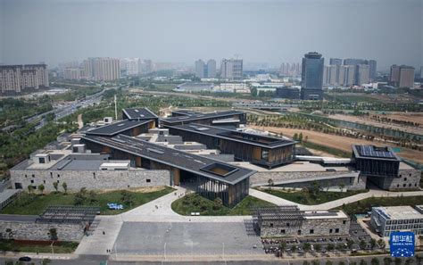  Le Palais du Lac de Baoding: Un joyau architectural immergé dans la nature paisible !